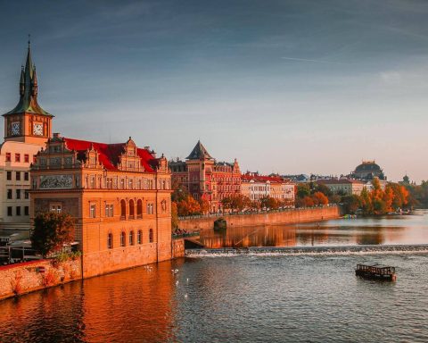 praga widok na miasto od rzeki