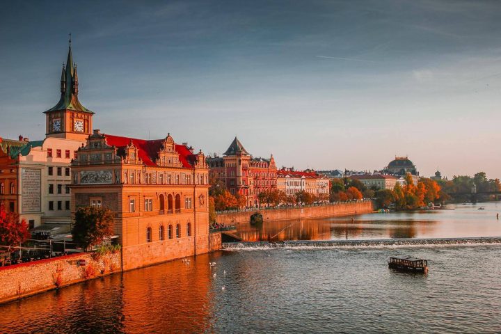 praga widok na miasto od rzeki