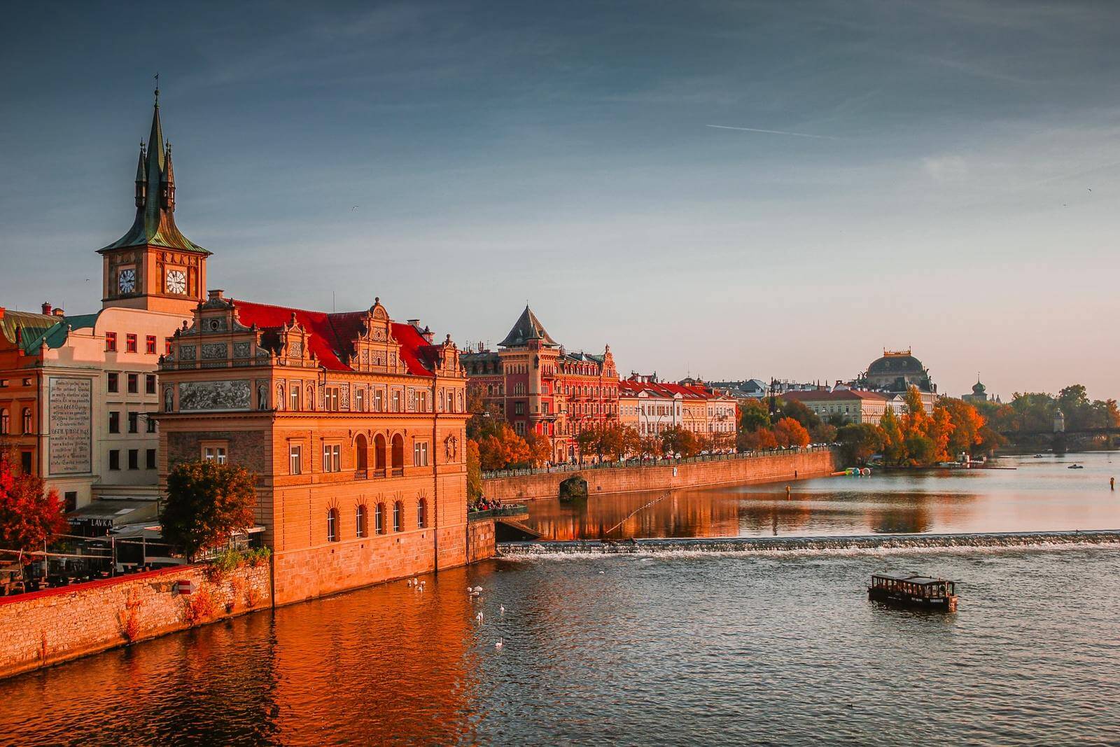 praga widok na miasto od rzeki