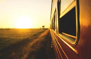pociąg jadący przez pustą przestrzeń, Sri Lanka