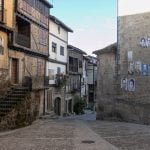 ulica w miasteczku Mogarraz, Hiszpania