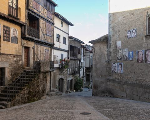 ulica w miasteczku Mogarraz, Hiszpania