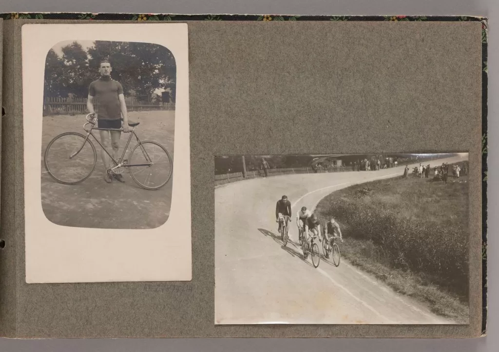 Album Leonarda Harkiewicza Zawodnika Warszawskiego Towarzystwa Cyklistow Aut. Nieznane Miedzy 1918 A 1923 Muzeum Warszawy1 1