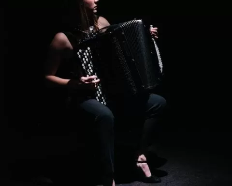 dziewczyna z akordeonem
