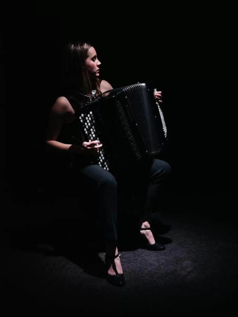 dziewczyna z akordeonem