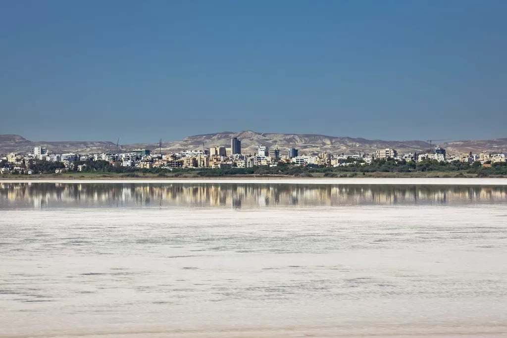 40 Slone Jezioro W Larnace