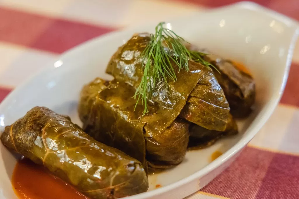 co jeść na cyprze? dolmades