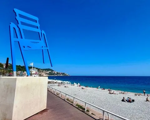 nicea niebieskie krzesła