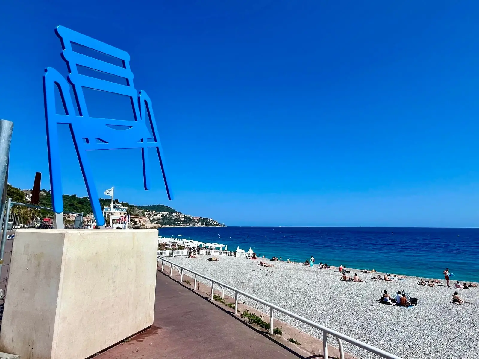 nicea niebieskie krzesła