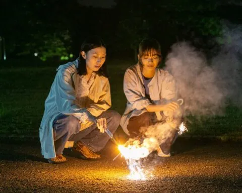 Glw Remembering 03 N0A3551 GuamaUchida And Ai Mikami.JPG Standa