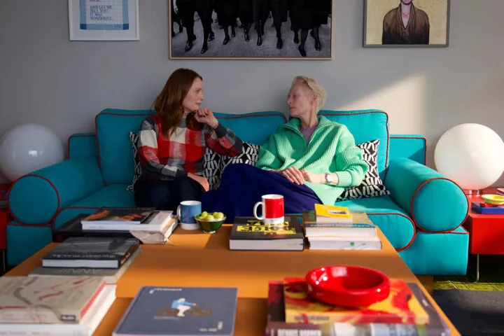 w pokoju obok recenzja