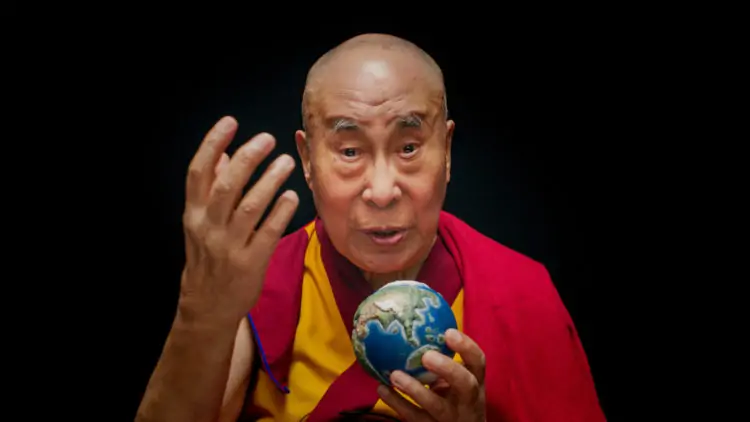 Csm 02 WISDOM OF HAPPINESS DALAI LAMA Copyright Das Kollektiv GmbH Aabf1f21e7 750x422 1